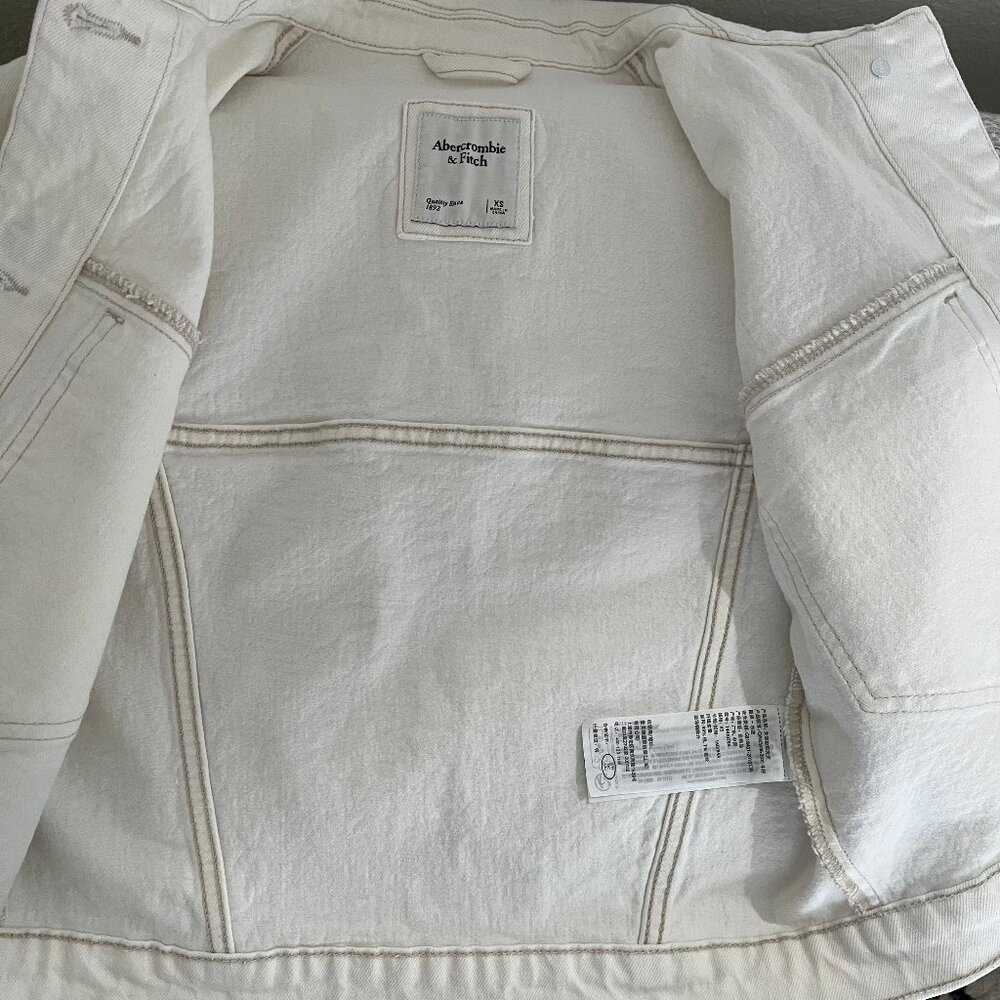 Abercrombie & Fitch NEW! Cropped Denim Jean Jacket In Cream/Bleached Wash XS - Picture 8 of 15